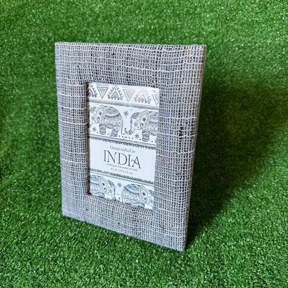 Shaila Anant Handcrafted India Photo Picture Frame 4" x 6" Blended Fabric Design - Picture 2 of 10